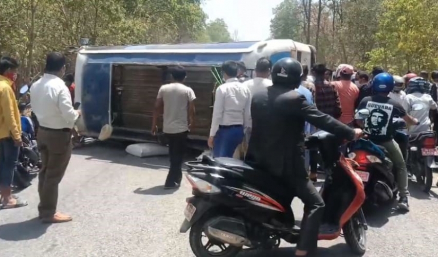 कञ्चनपुरमा मिनिबस दुर्घटना हुँदा ५ जना घाइते